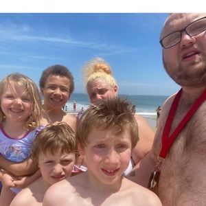 Meet your Posher, Howard